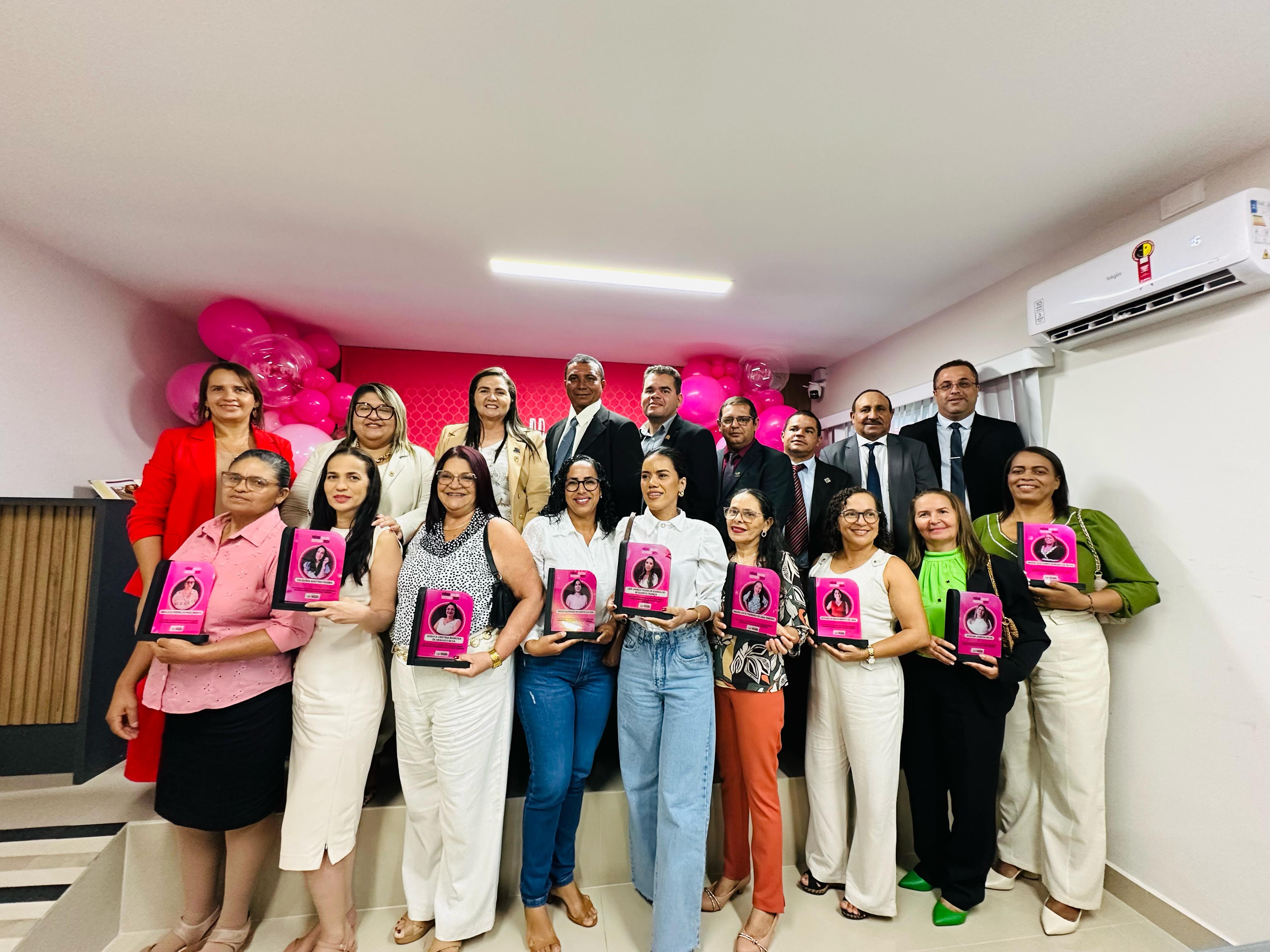 Na última sexta (14) aconteceu a Sessão Solene em homenagem ao dia Internacional da Mulher na Casa Pedro de Araújo.